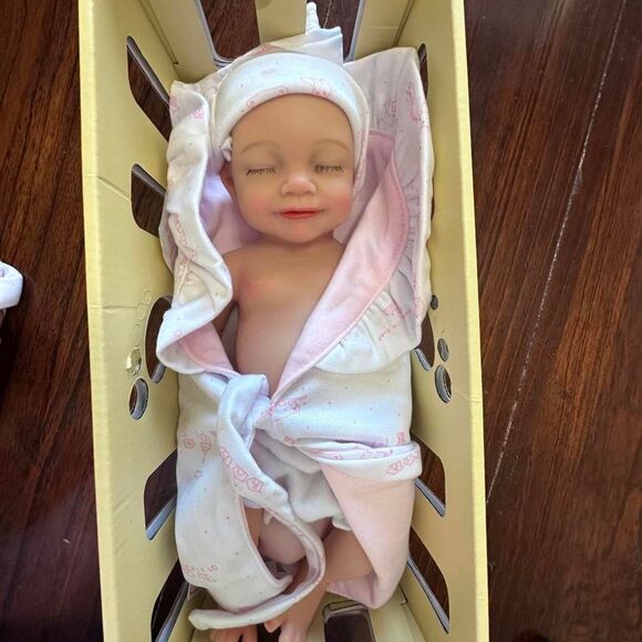 Source Unknown Other - Newborn Silicone babydoll